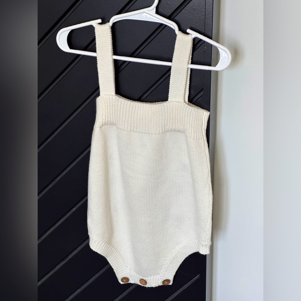 Girls knit onesie. Size 6-12months. Almost NEW! - Picture 2 of 3